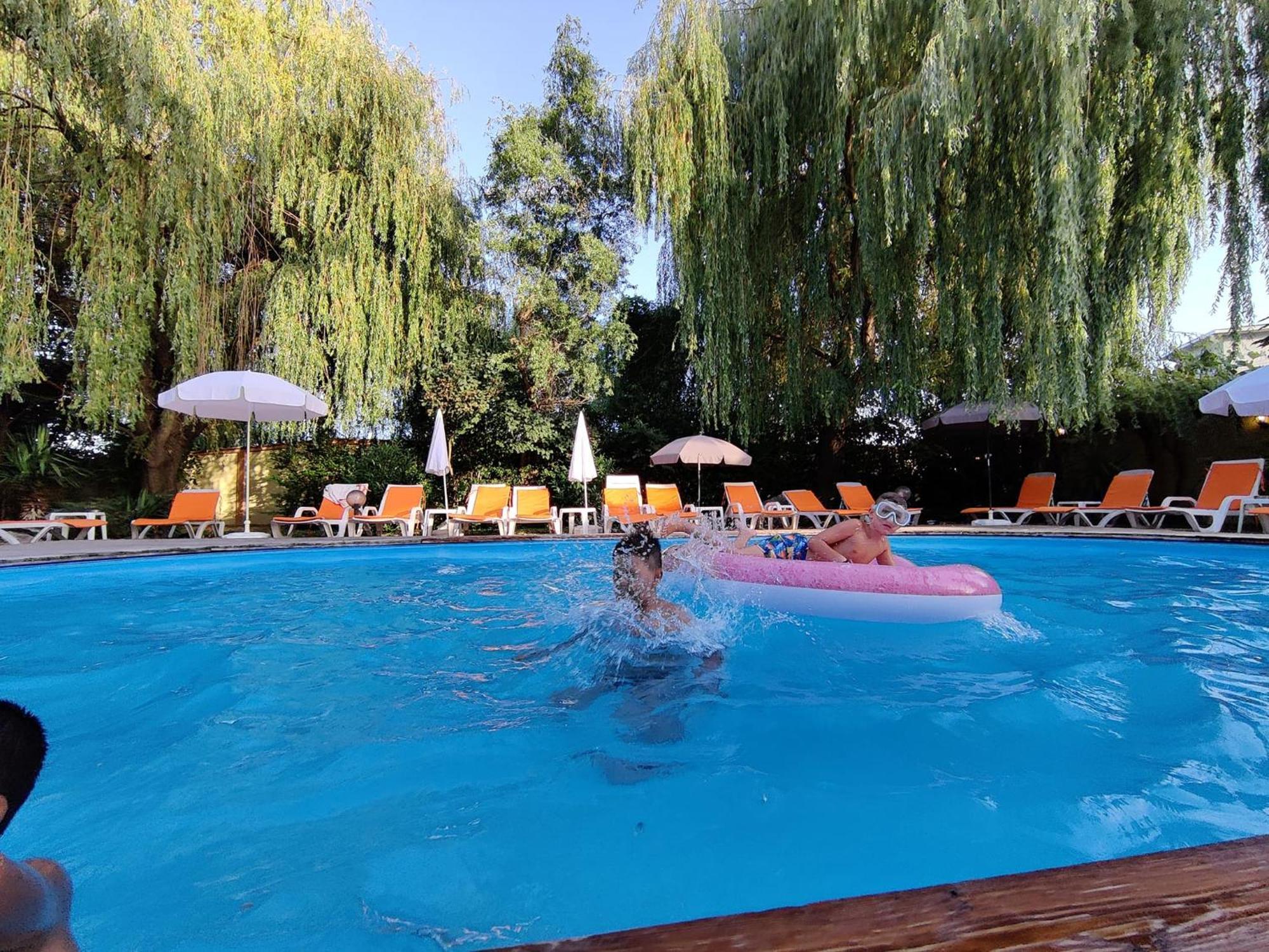 Family Hotel IV Velingrad Eksteriør bilde